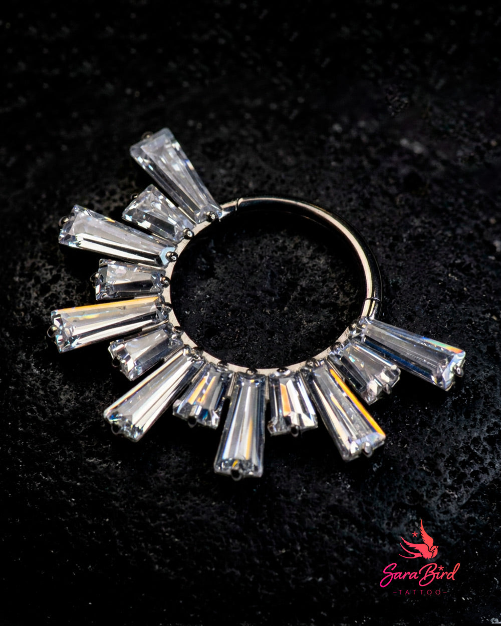 Argola Clicker em Titânio com Leque de Zircónias Baguette