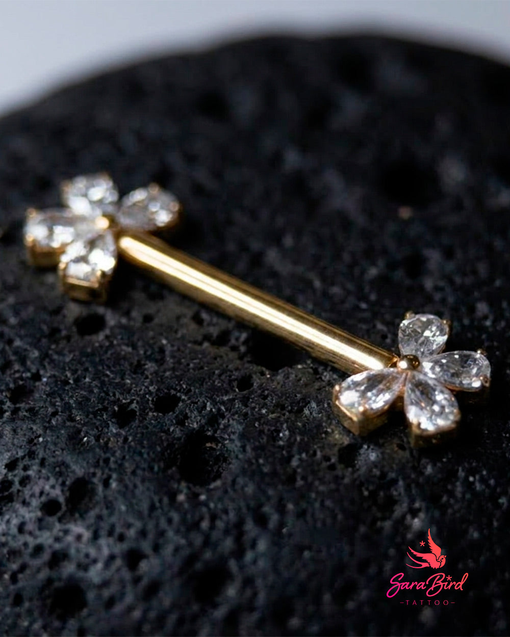 Barbell em Titânio PVD Gold com Flores de Zircónias