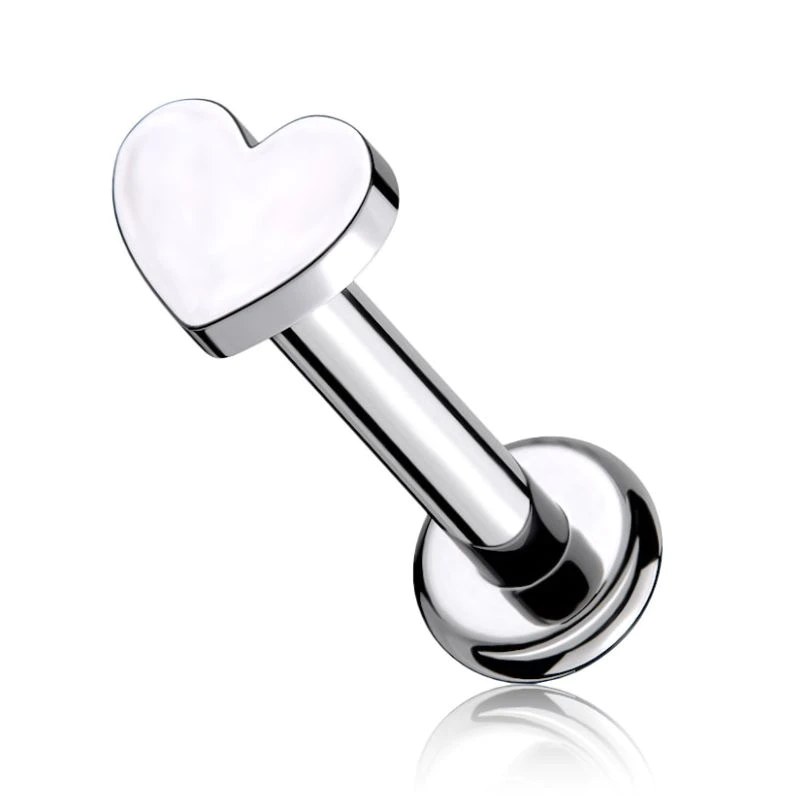 Labret de titanio en forma de corazón