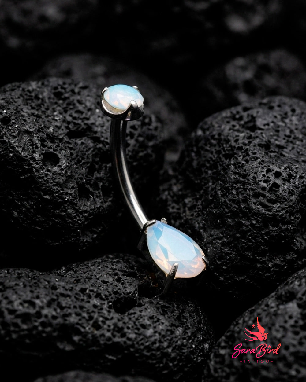 Nivara | Piercing de Umbigo em Titânio com Quartzo