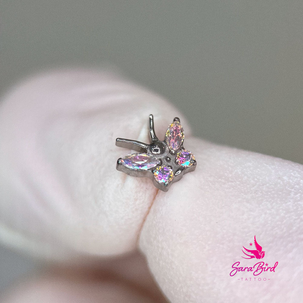 Topo em Titânio com Borboleta Adornada com Pedras AB - Aurora Boreal