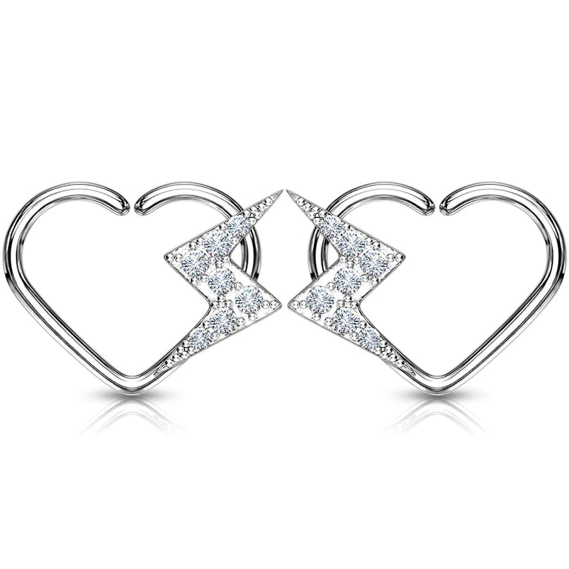 Piercing em Forma de Coração com Um Relâmpago