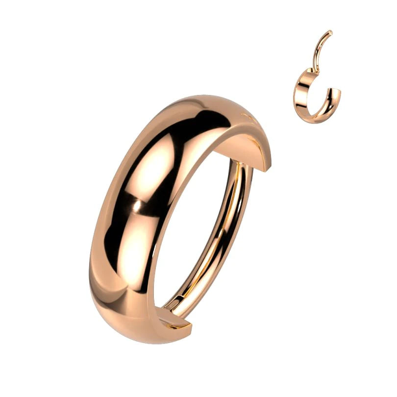 Anillo con bisagras de titanio con gran arco orientado hacia afuera