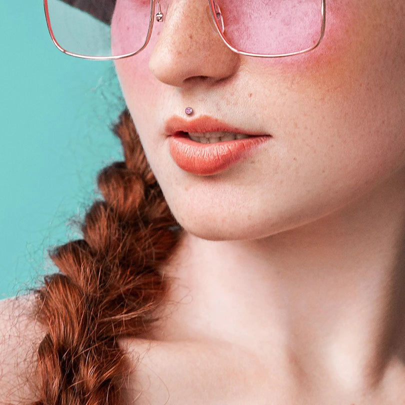 Labret de titanio con circonita incrustada