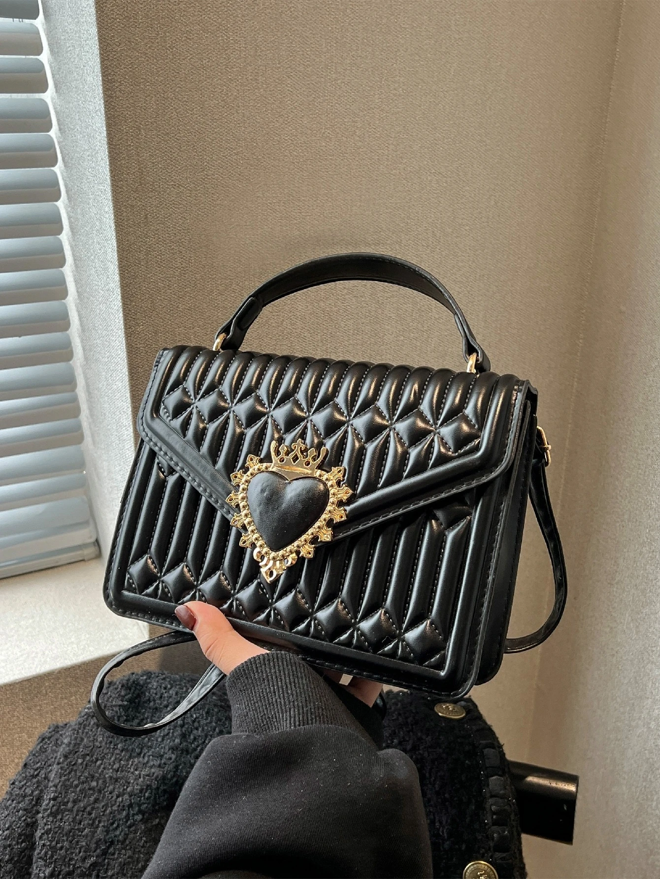 Cartera Acolchada con Solapa - Corona y Corazón