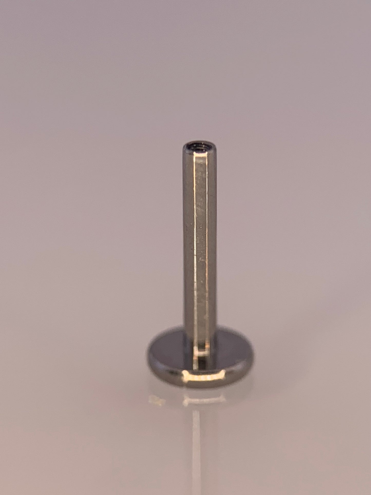 Labret de titanio con rosca interna 1,2 mm 16g