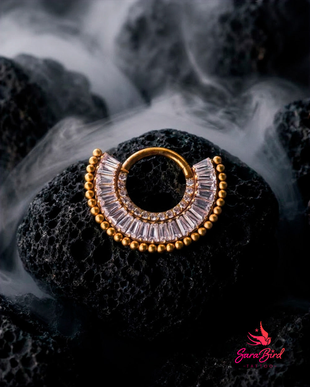 Argola Clicker Sovereign PVD Gold com Zircónias Baguette em Titânio
