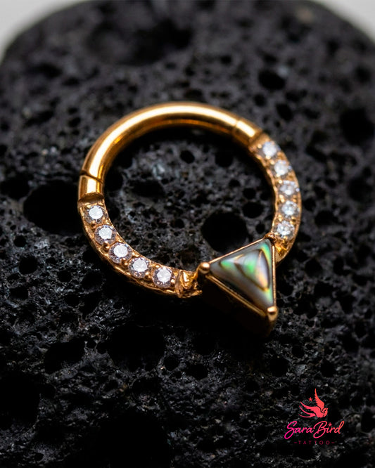 Argola Clicker Abalone Triangular em Titânio PVD Gold