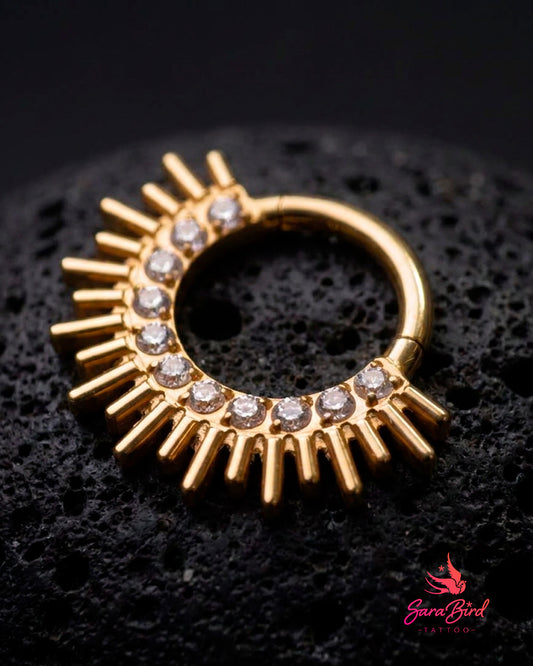 Argola Clicker com Raios e Zircónias, em Titânio Natural ou Dourado
