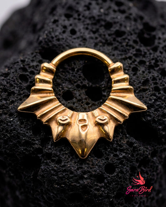 Argola Clicker Sol Tribal em Titânio