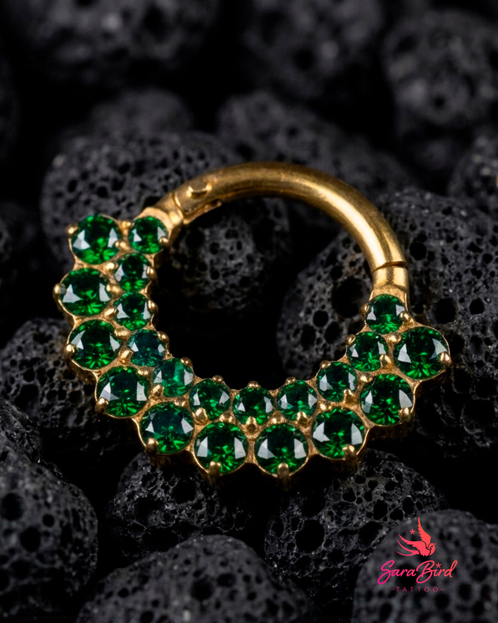 Esméra, Argola Clicker em Titânio PVD Gold com Zircónias Verde Esmeralda