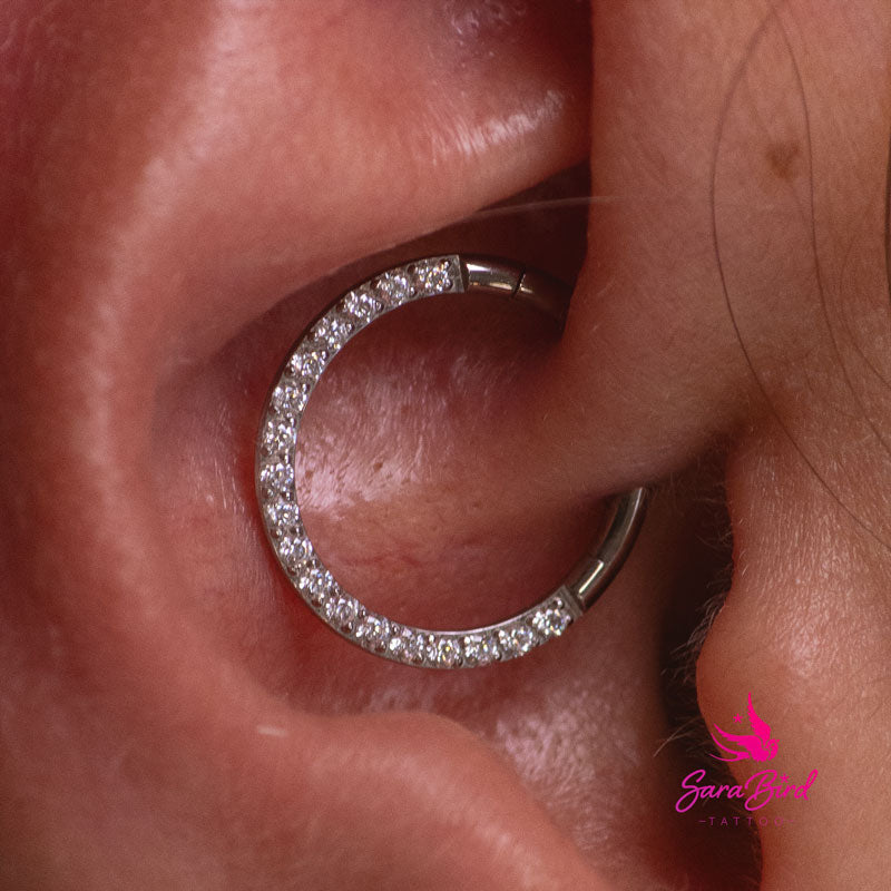 Anillo Clicker de Titanio decorado con Circonitas