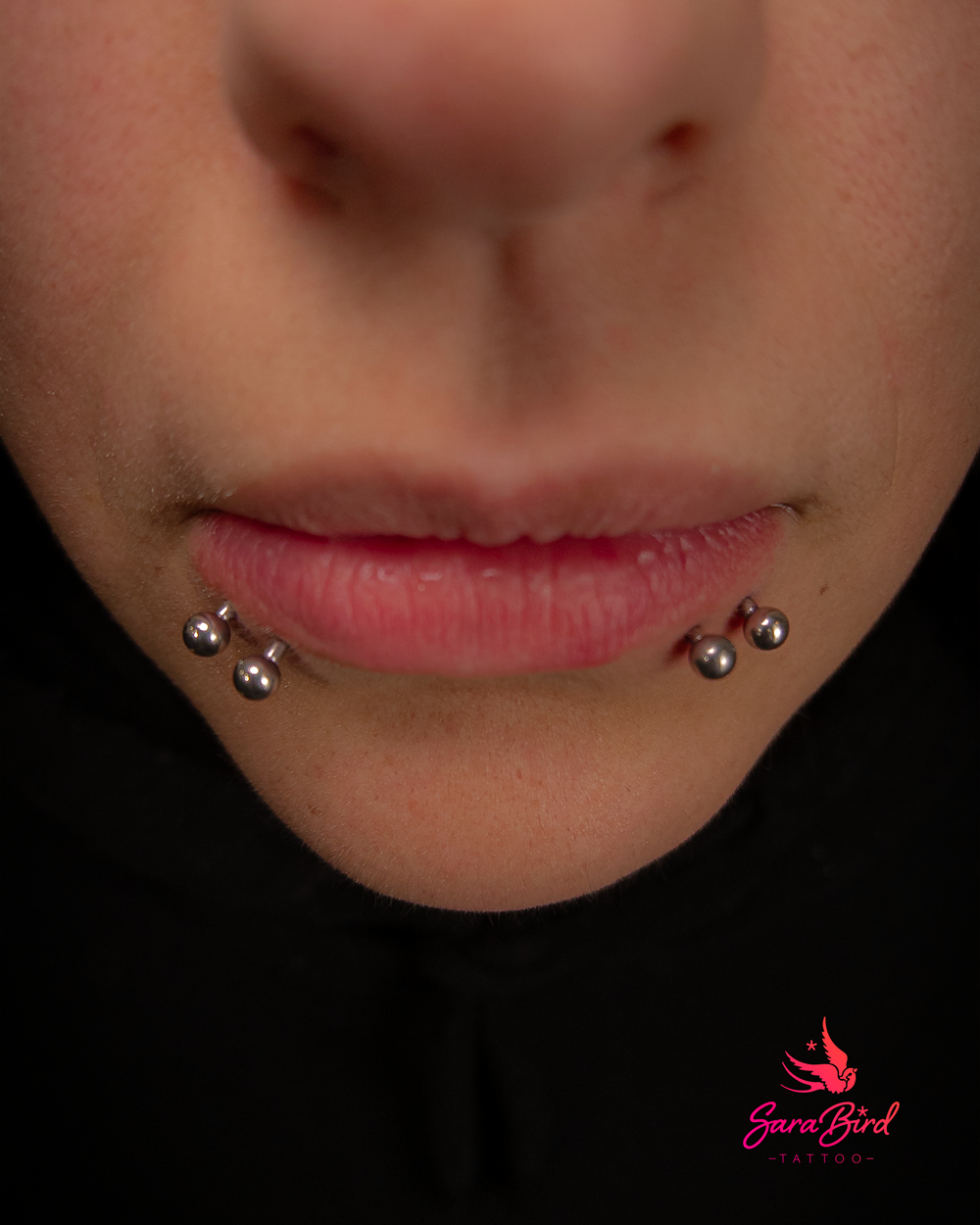 Piercing na Boca com Joia em Titânio