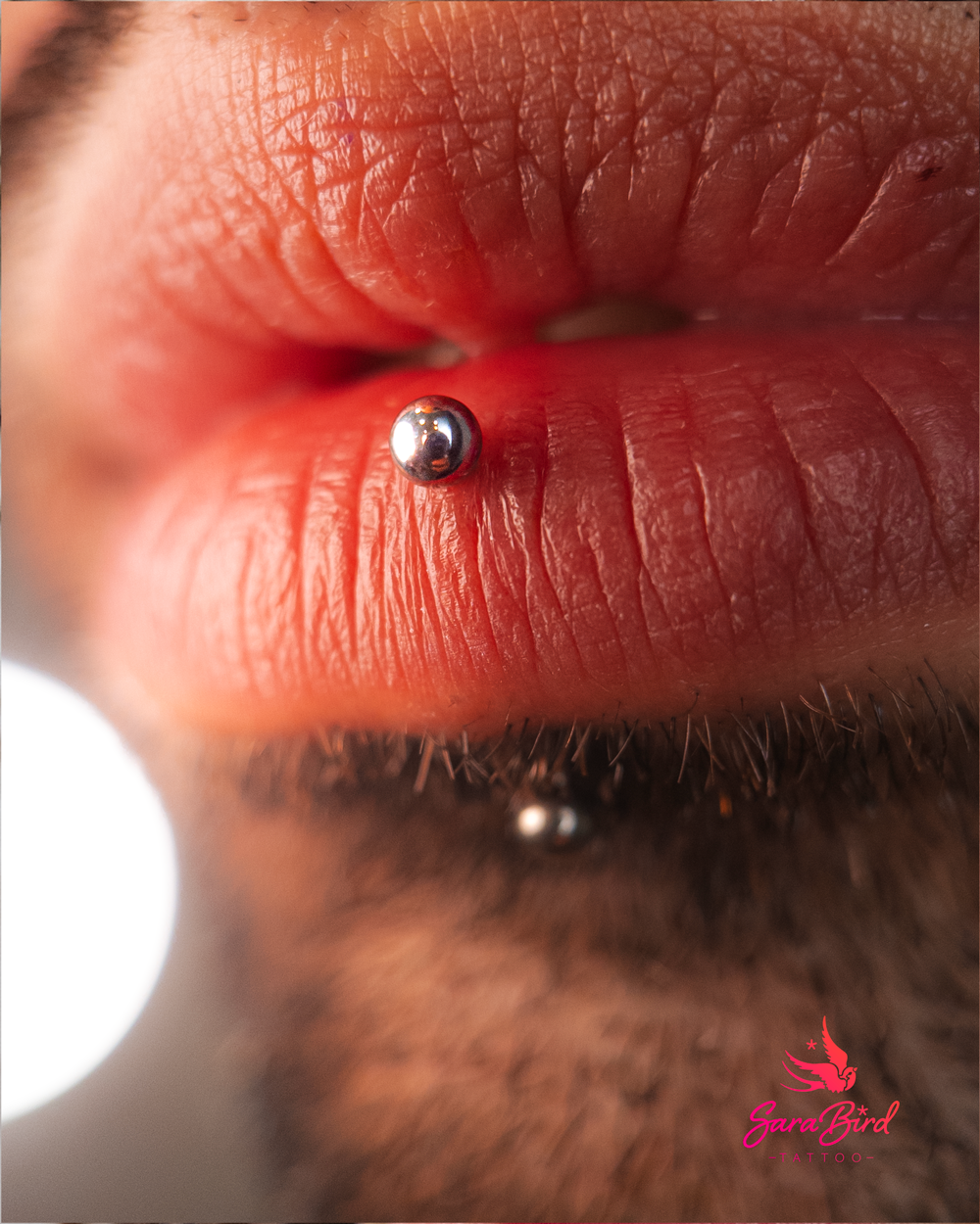 Piercing na Boca com Joia em Titânio