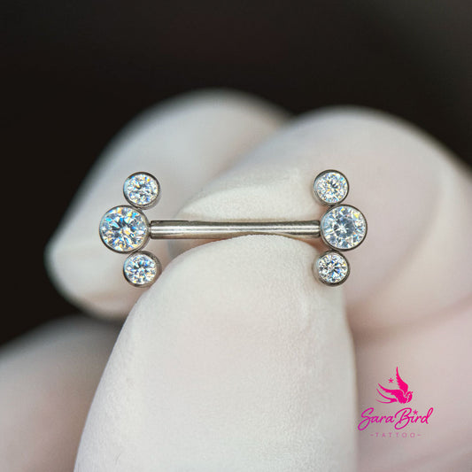 Joyería para pezones de titanio con tres piedras de circonita cúbica en forma de arco