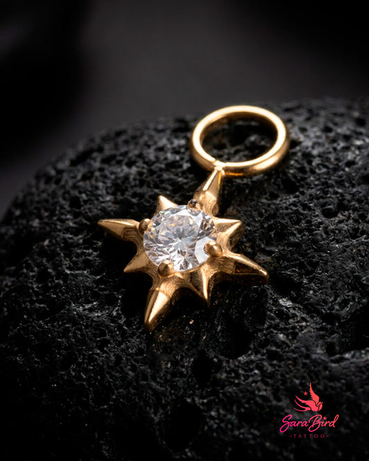 Pendente Estrela do Norte em Titânio PVD Gold com Zircónia