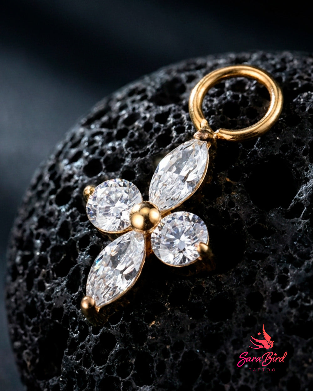 Pendente Trevo em Titânio PVD Gold com Zircónias