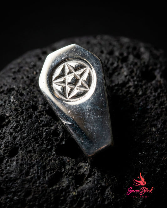 Coffin Pentagram | Topo em Titânio Gravado