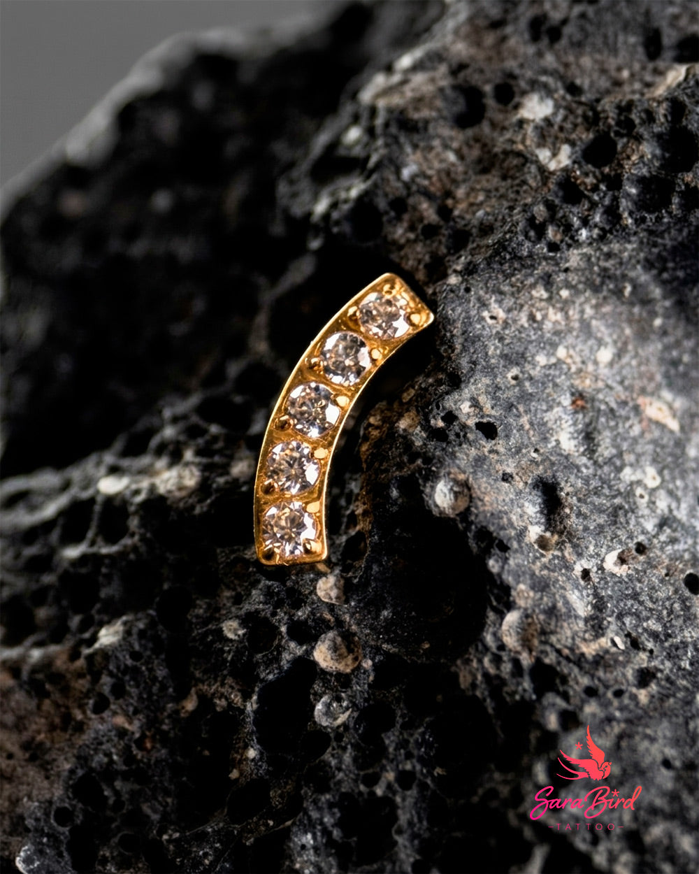 Topo Crescenta em Titânio PVD Gold com 5 Zircónias