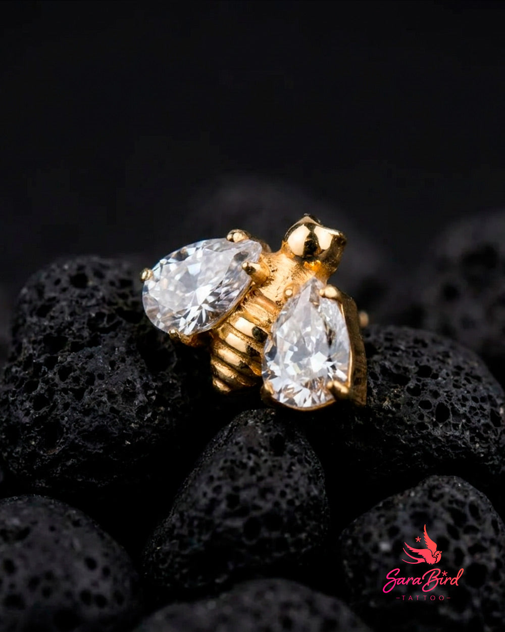 Bee | Topo em Titânio PVD Gold com Zircónias Cúbicas