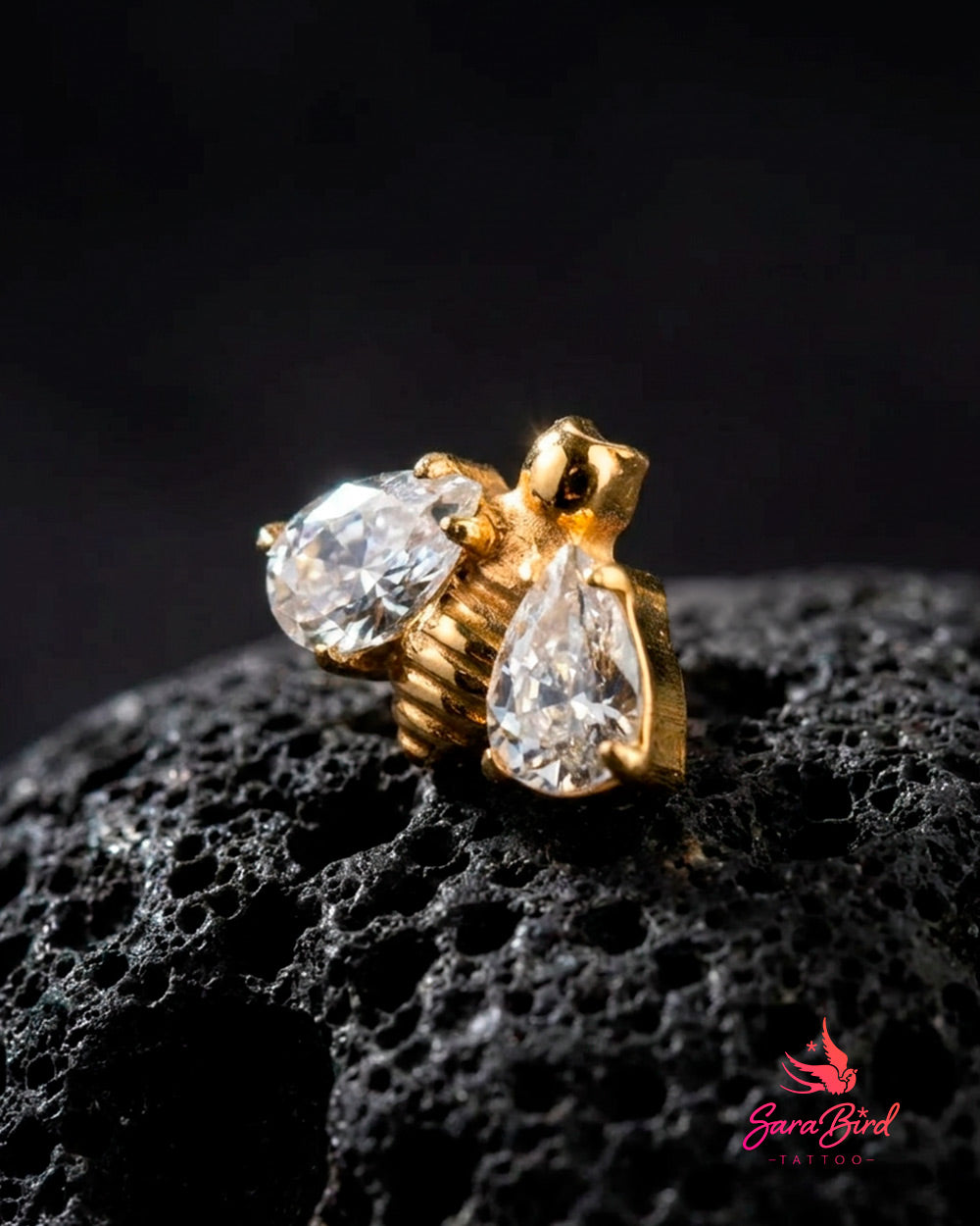 Bee | Topo em Titânio PVD Gold com Zircónias Cúbicas