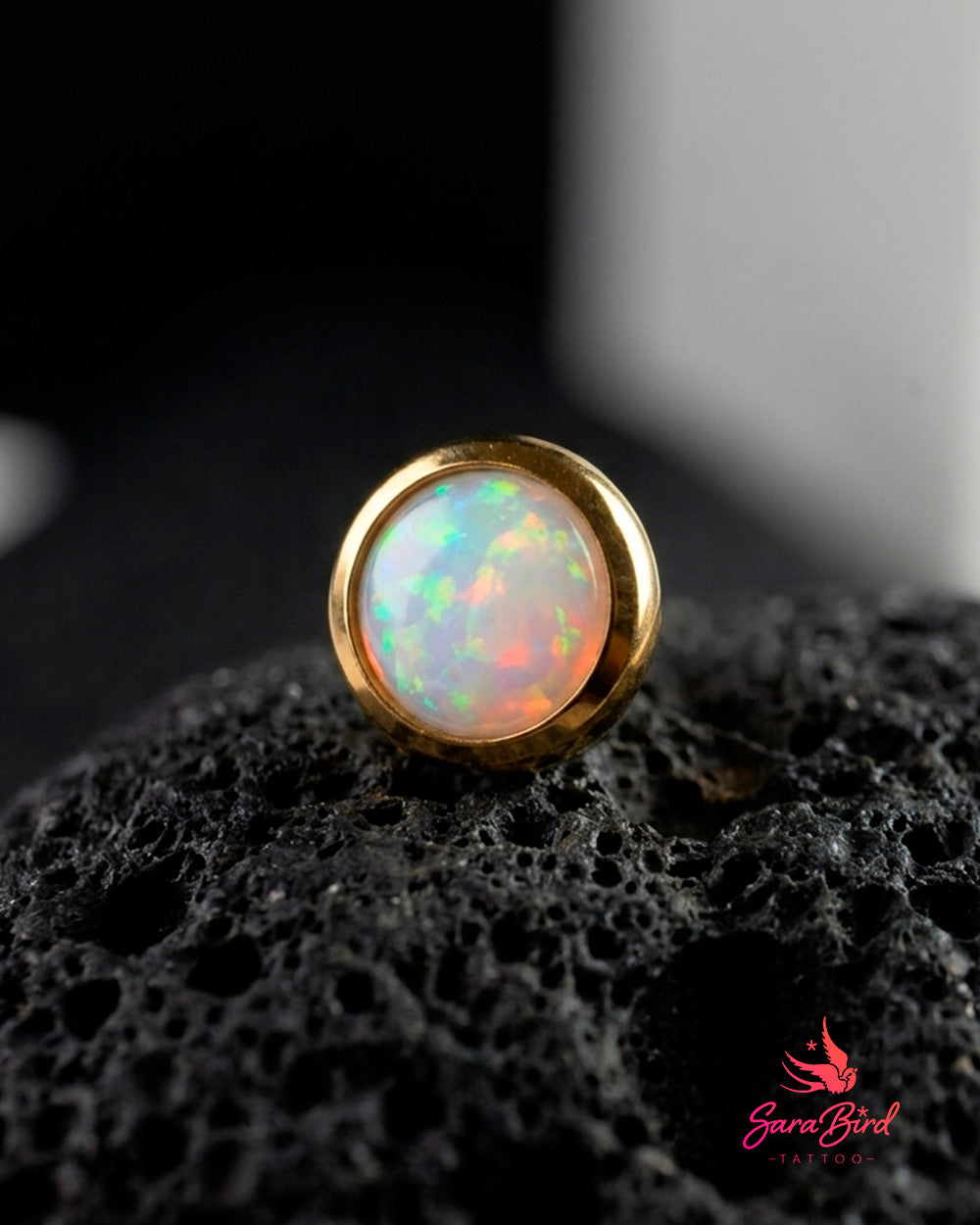 Aurora | Topo em Titânio PVD Gold com Opala Sintética
