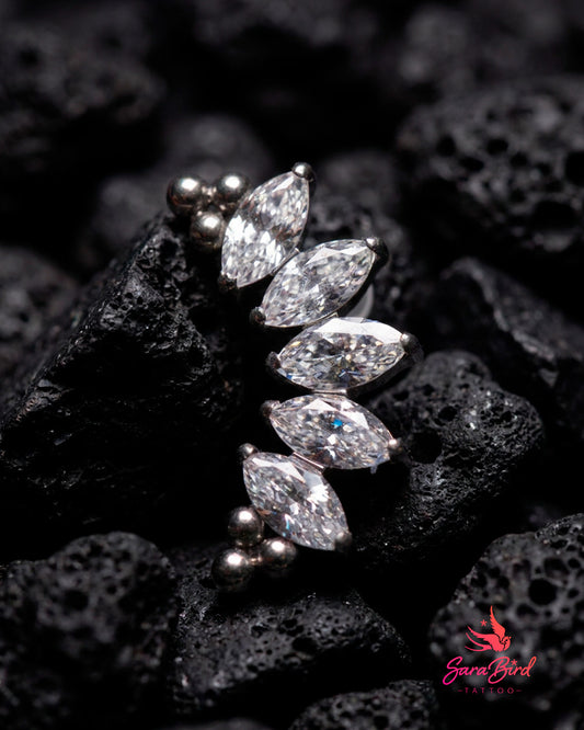 Topo Spica em Titânio com 5 Zircónias Marquise CZ