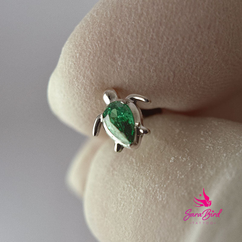 Tapa de Titanio con Forma de Tortuga y Piedra Verde