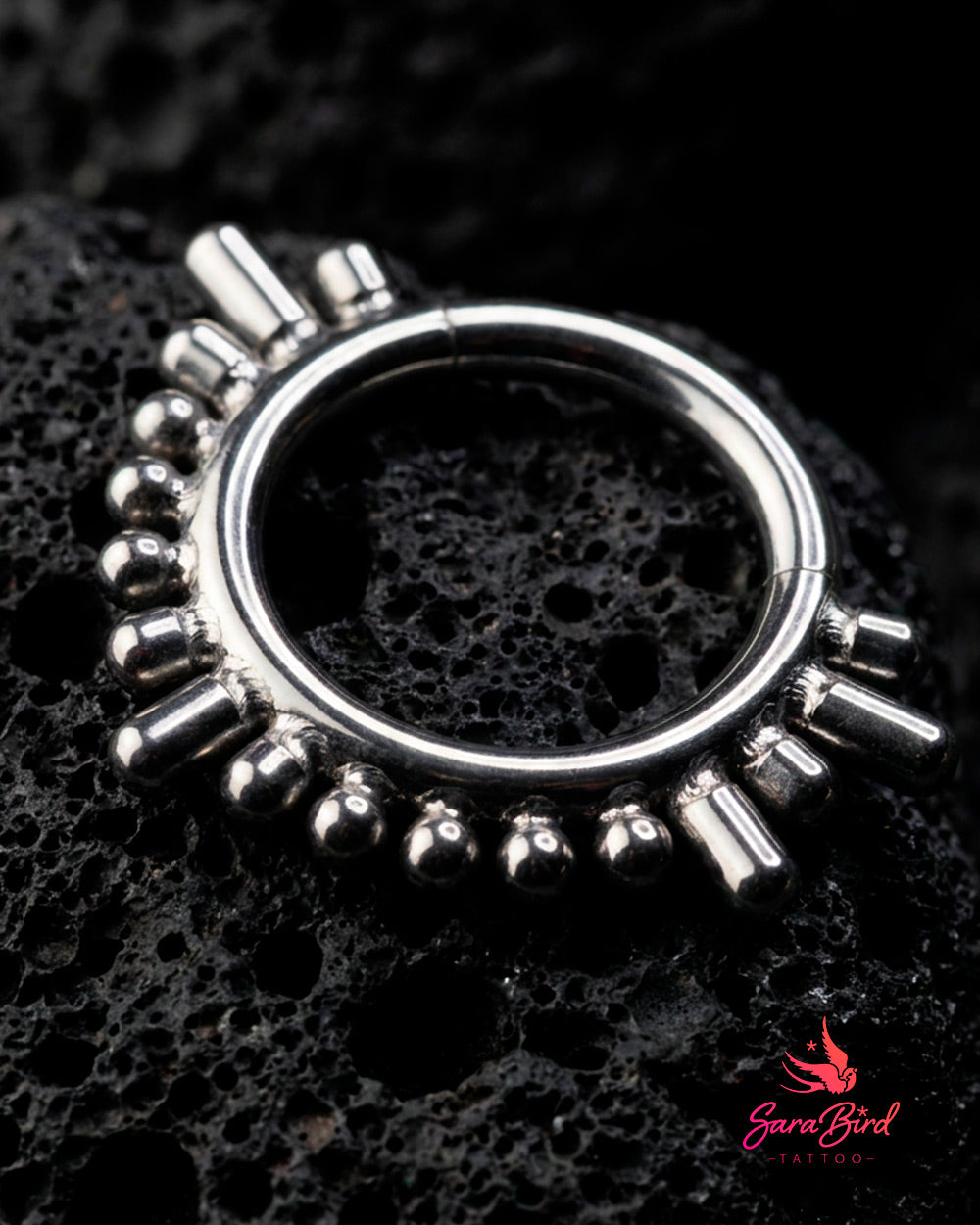 Argola Clicker em Titânio Tribal Minimalista