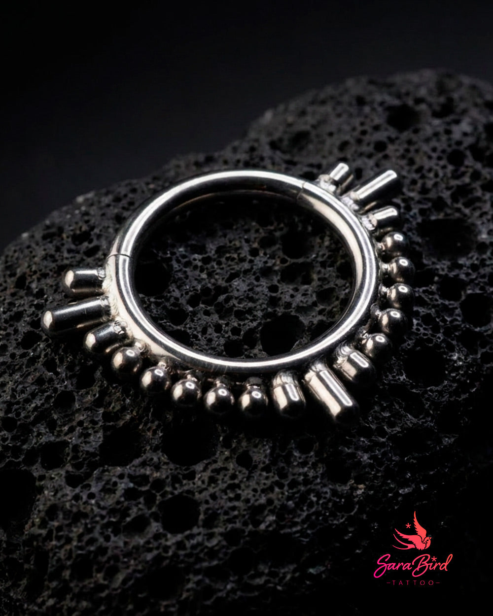 Argola Clicker em Titânio Tribal Minimalista