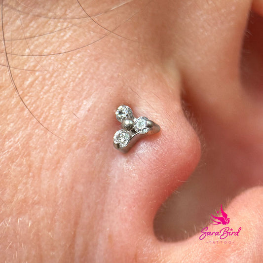 Topo Titânio - Tríade com Três Pedras em Zircónia Cúbica