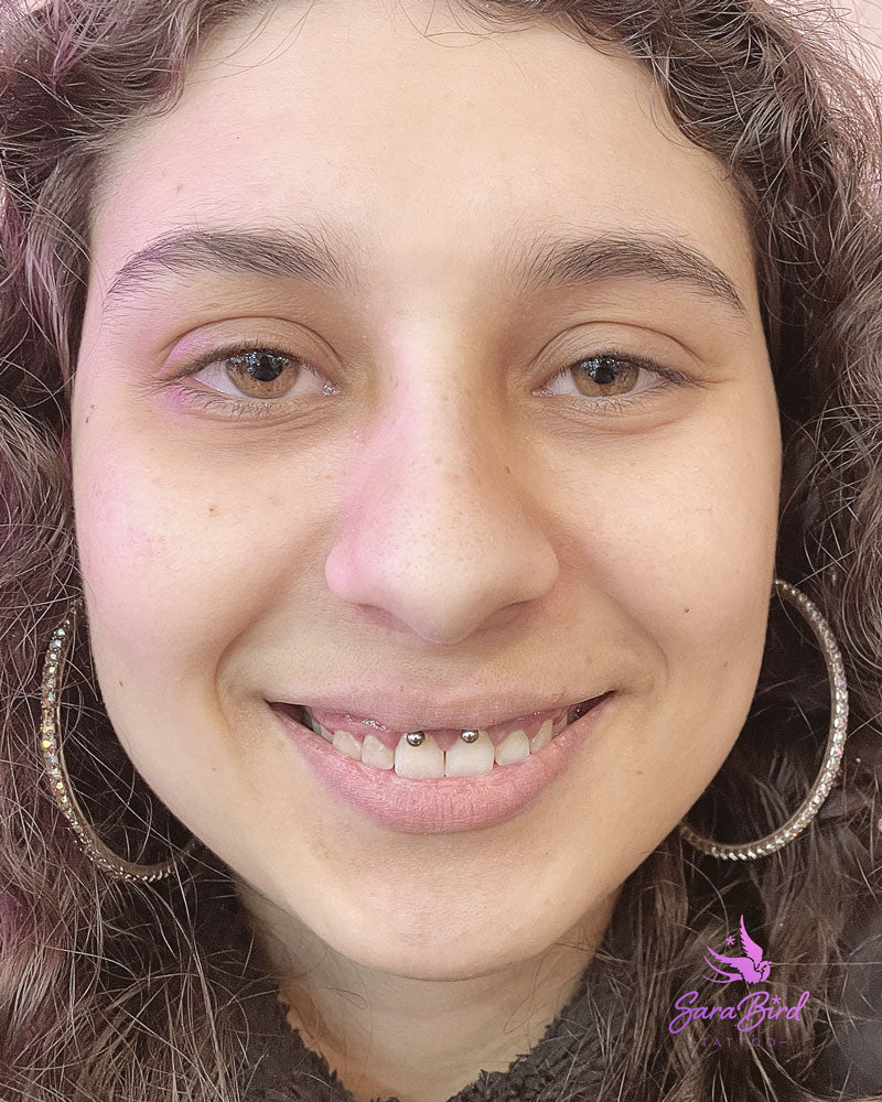 Piercing na Boca com Joia em Titânio