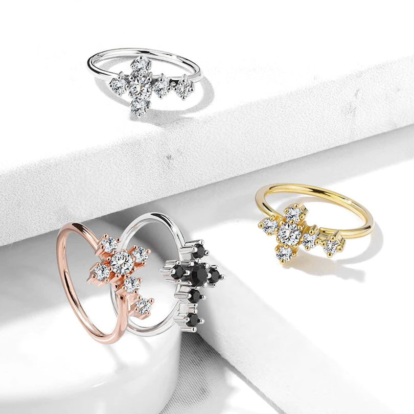Anillo con Cruz y Piedras Incorporadas