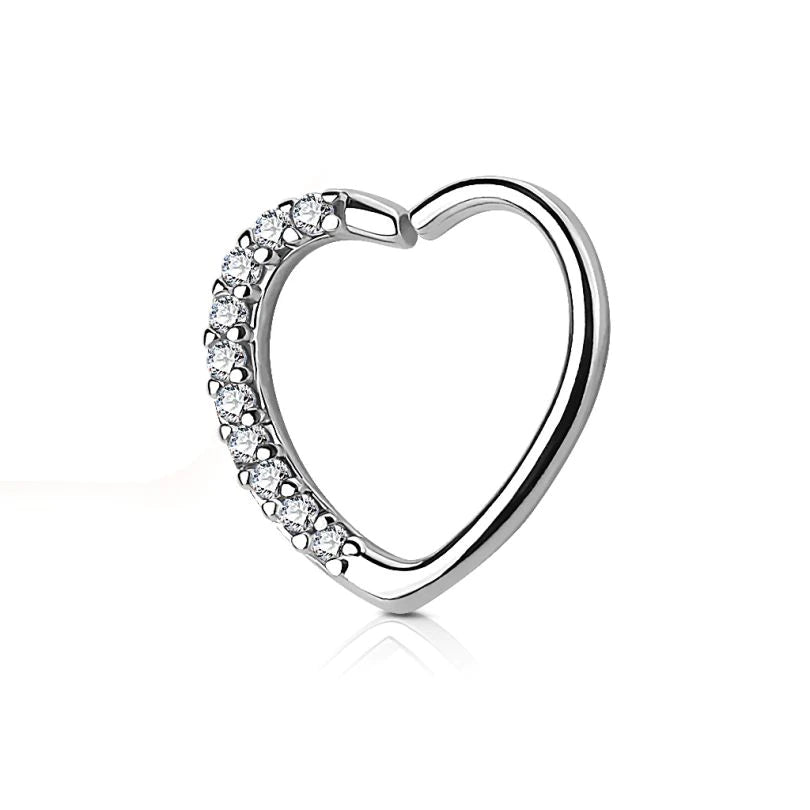 Aro en forma de corazón con hilera de piedras