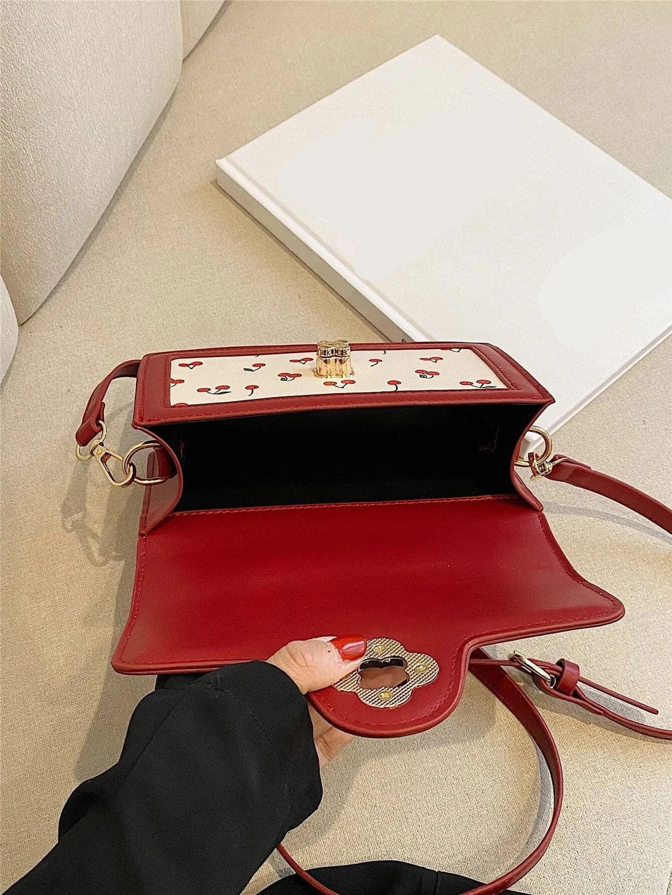 Cartera mini con estampado de cerezas