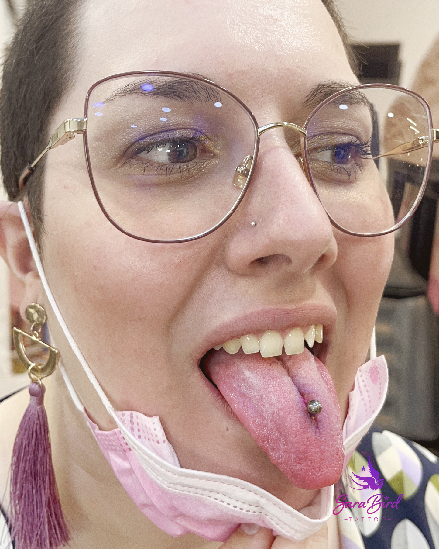 Reparación de labios y lengua con joya de titanio + anestésico