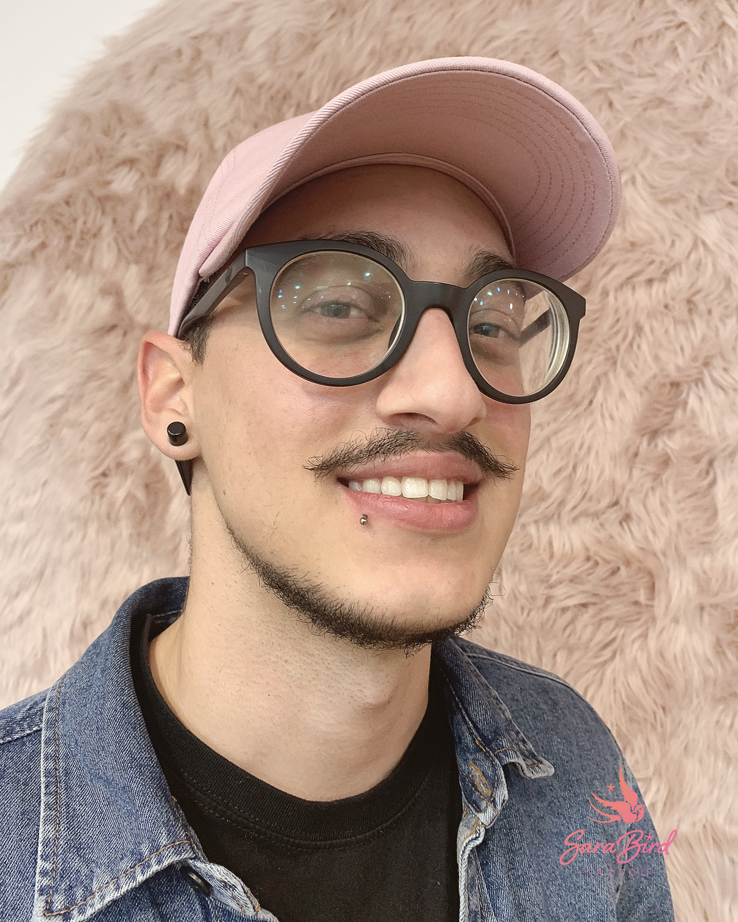 Piercing na Boca com Joia em Titânio