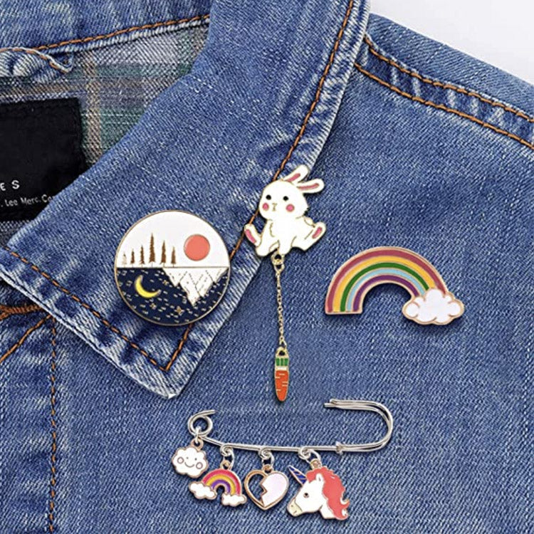 Badge - Pin with Unicorn, Broken Heart, Rainbow and Cloud in Metal and Enamel paint